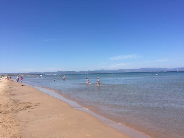 Sandstrand am Mittelmeer in Frankreich